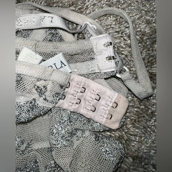 Vintage La Perla Lace Balconette Sheer Embroidered Detail Bra Size 2 - Picture 5 of 7